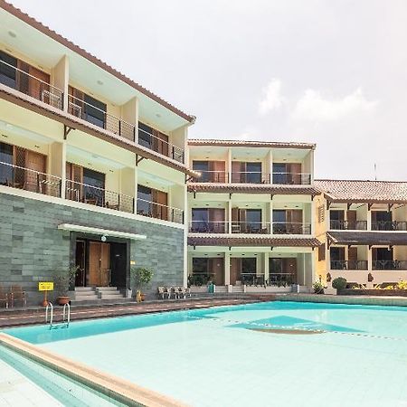 Capital O 1256 Sangga Buana Resort And Convention Hotel Tjiandjur Exterior foto