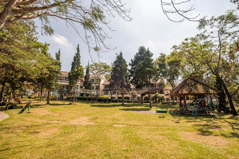 Capital O 1256 Sangga Buana Resort And Convention Hotel Tjiandjur Exterior foto